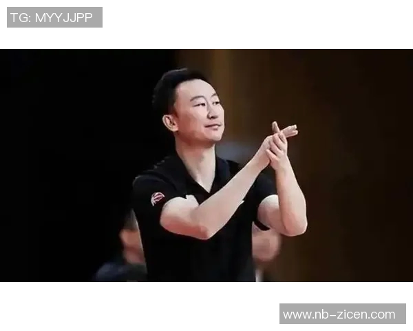 刘维伟：受俱乐部领导重托给杨瀚森带了件特殊礼物——手写笔记本